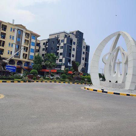 Lavish Residency Guest House Fasial Town ราวัลปินดี ภายนอก รูปภาพ